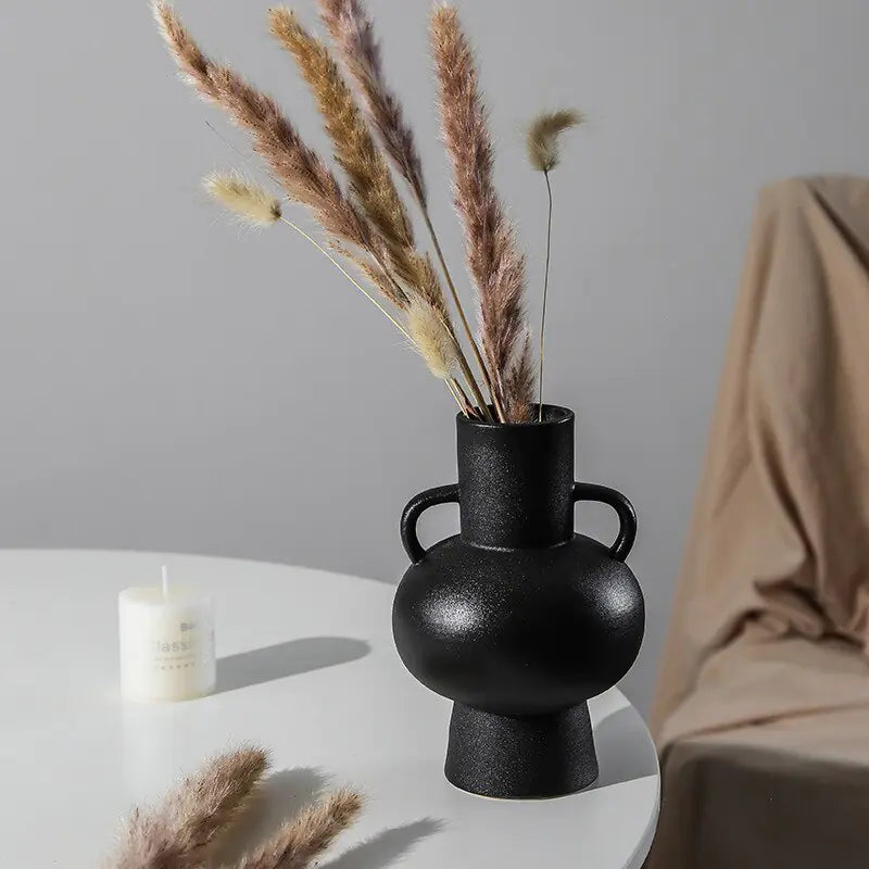 Taufora Halil - Minimalist Ceramic Vases